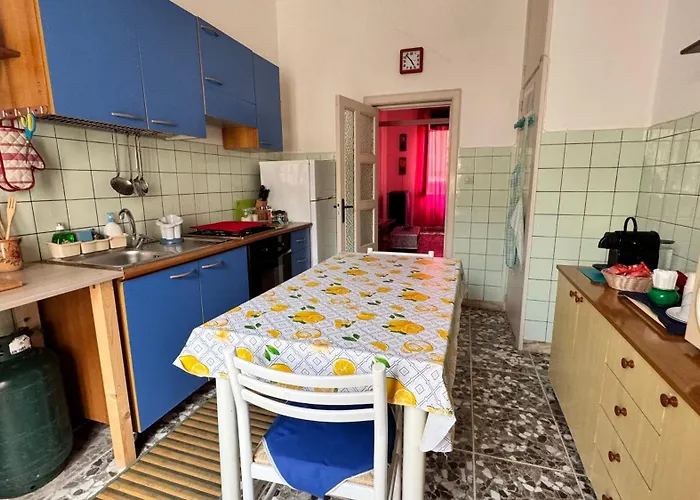 Dietro L'angolo شقة *