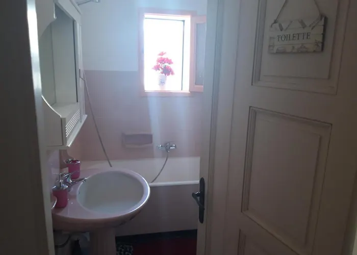 Dietro L'angolo * أوترانتو